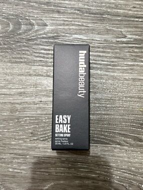 HUDA BEAUTY Easy Bake Setting Spray - Black